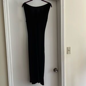 Black sleeveless knee length dress